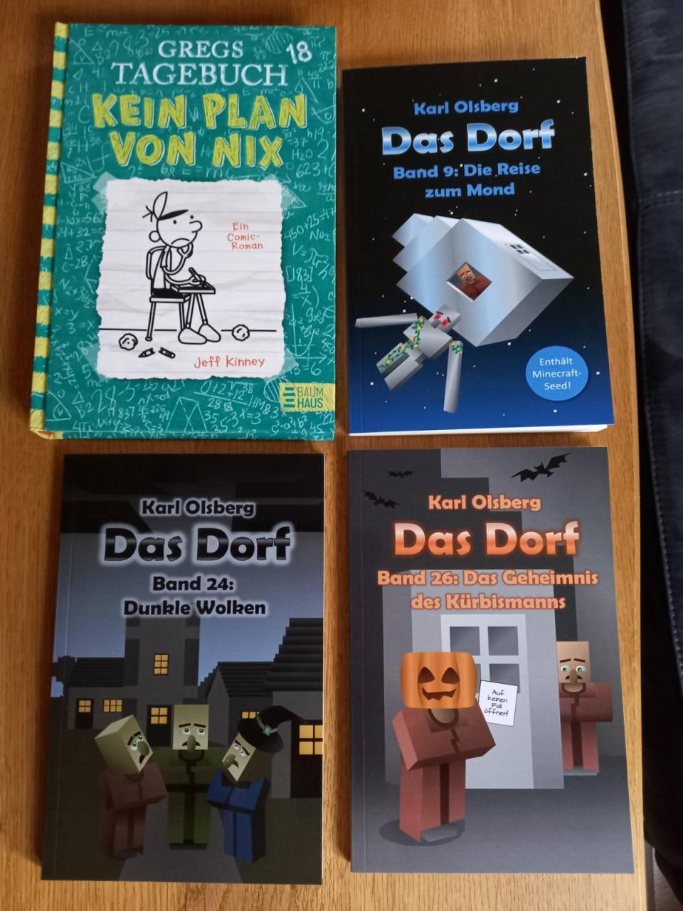 Buchcover 4 neue Bücher Juni 2026 Teil 3: Das Dorf Band 9, 24 und 26 (Karl Olsberg), Greggs Tagebuch 18 - kein Plan von Nix