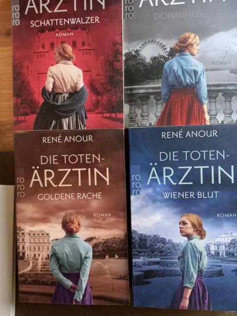 Buchcover 4 Bücher von Rene Anour - die Toten-Ärztin - Schattenwalzer, Donaunebel, Goldene Rache, Wiener Blut